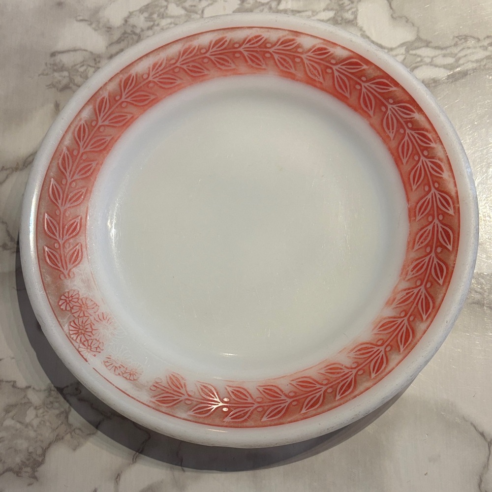 Vintage Pyrex Laurel Leaf Plate